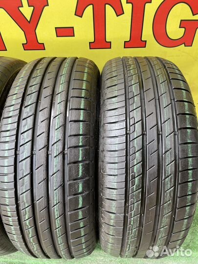 Goodyear EfficientGrip Performance 215/55 R17 94V