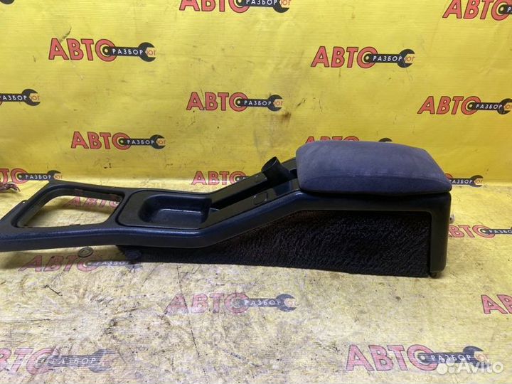 Подлокотник Ford Scorpio лифтбек BRE 1989