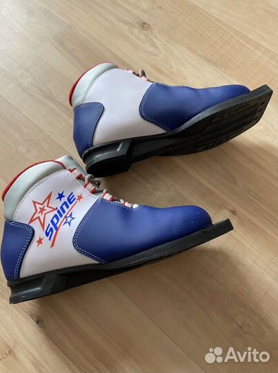 Лыжные ботинки