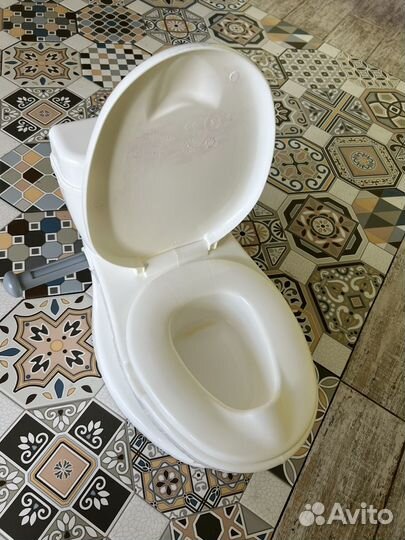 Детский горшок в виде унитаза