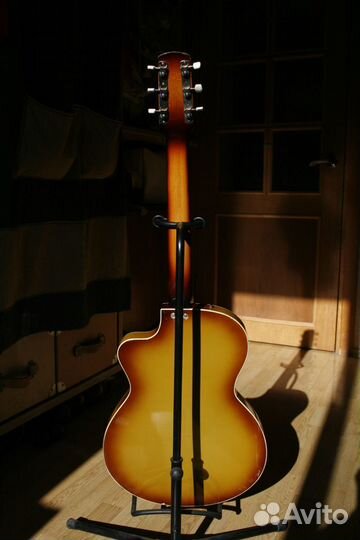 Электрогитара полуакустическая 1972 года