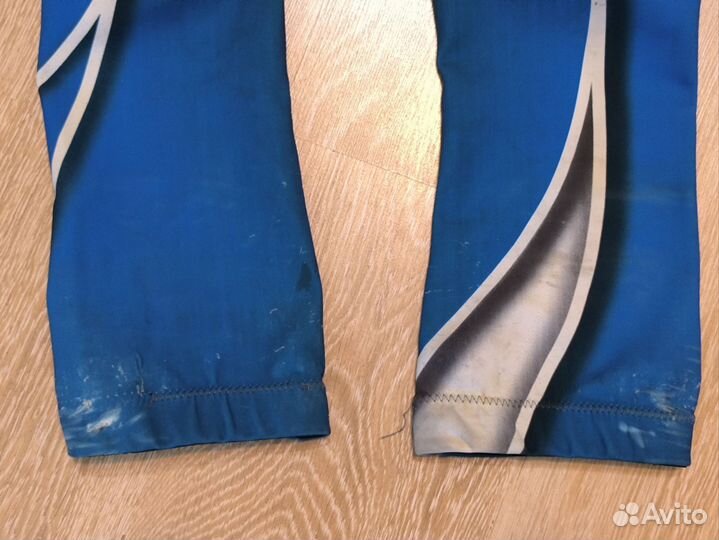 Спусковой горнолыжный комбинезон