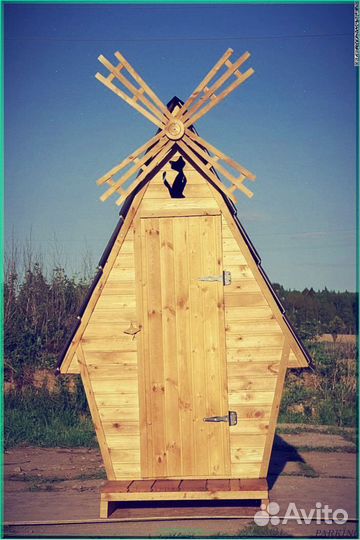 Уличный туалет с декором FSN