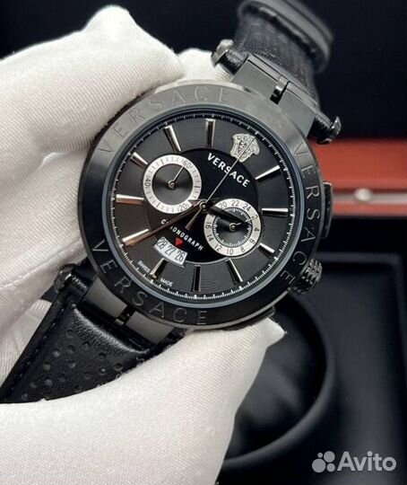 Мужские красивые часы Versace
