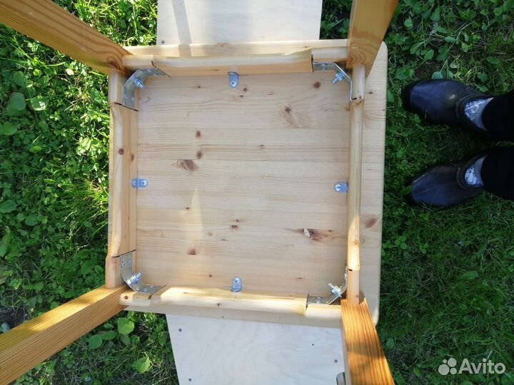 Детский стол и 2 стула