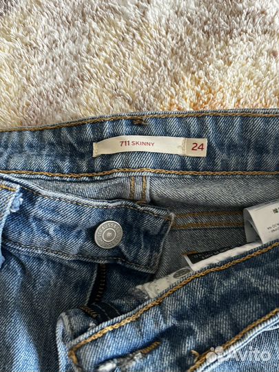 Джинсы levis