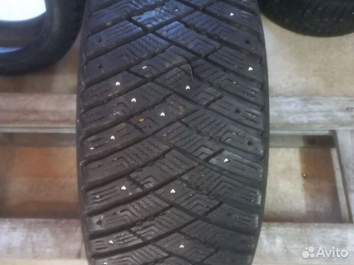 Goodyear Ultragrip Ice Arctic 225/45 R17