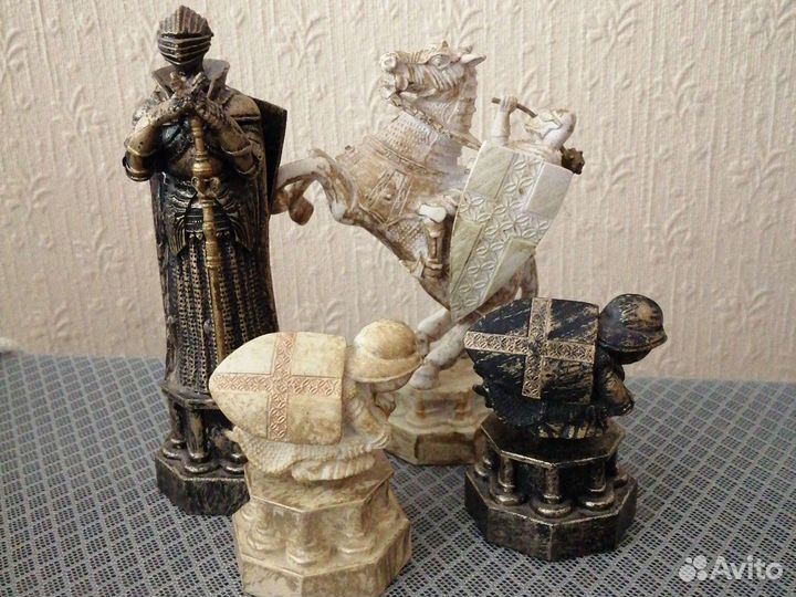 Шахматные фигуры и журналы Гарри Поттер