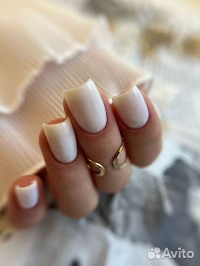 Модель на маникюр