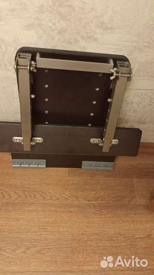 Сиденье красно-черное с опорой из нержи