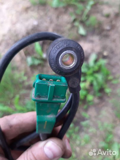 Датчик детонации на Audi 100 C4