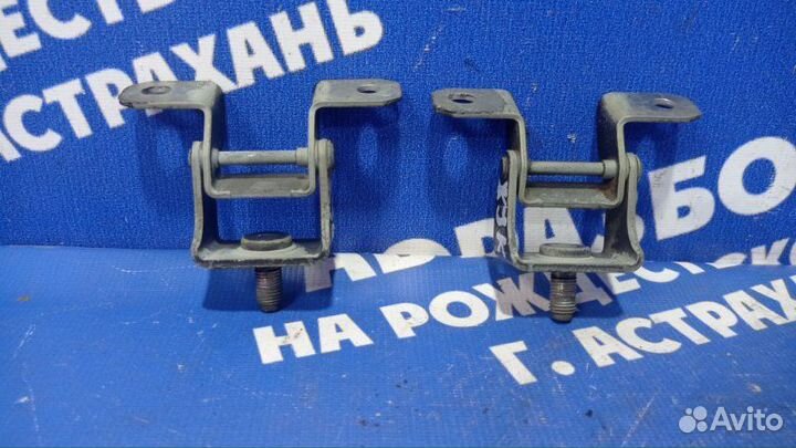 Петля крышки багажника Nissan Juke кроссовер 2014