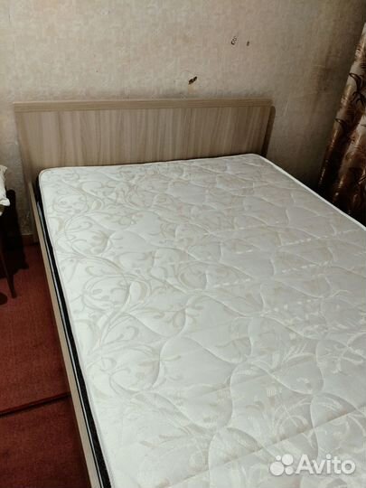 Кровать с матрасом