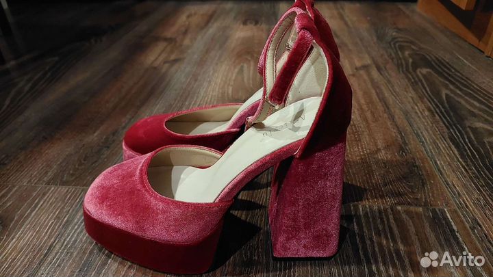 Босоножки/туфли новые