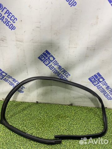 Уплотнитель стекла двери передний правый