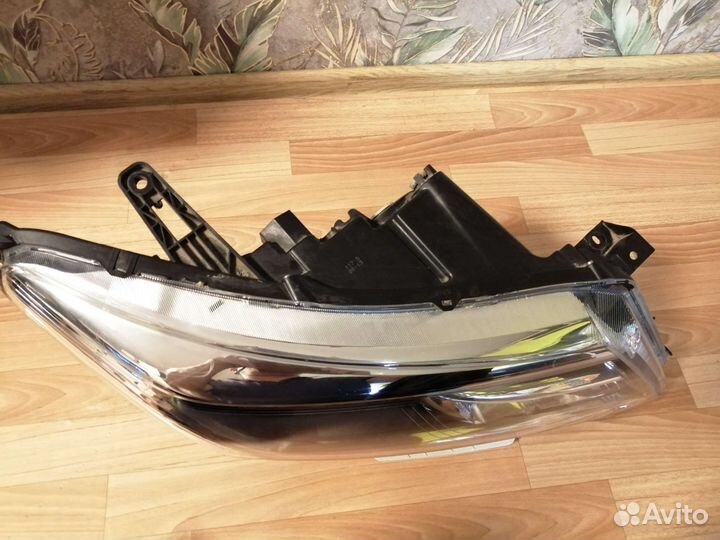 Фара правая Nissan Pathfinder
