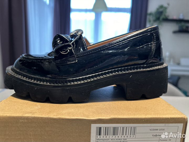 Туфли для девочки р.34 + кроссовки в подарок