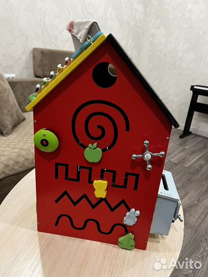 Бизиборд домик