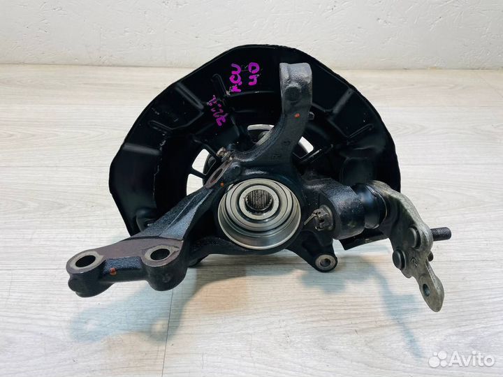 Кулак поворотный передний правый Toyota Camry 40