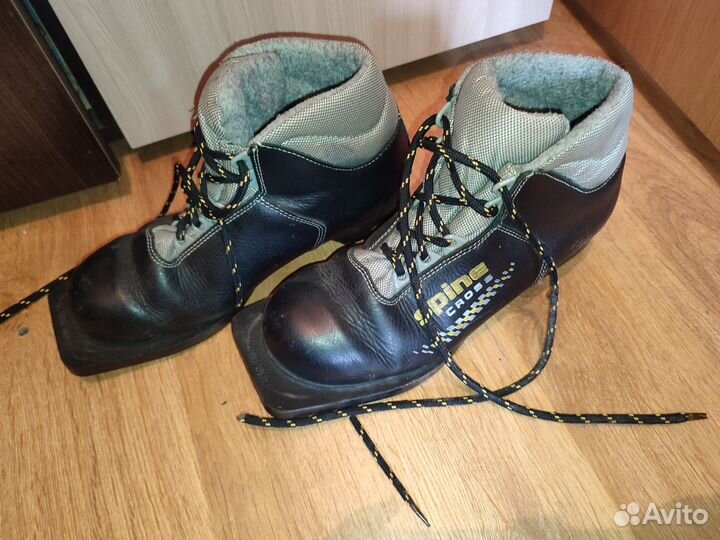 Лыжные ботинки, коньки