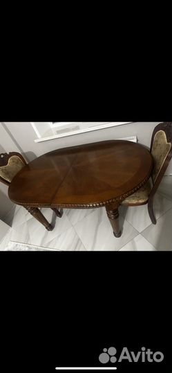 Деревянные стол и 6 стульев