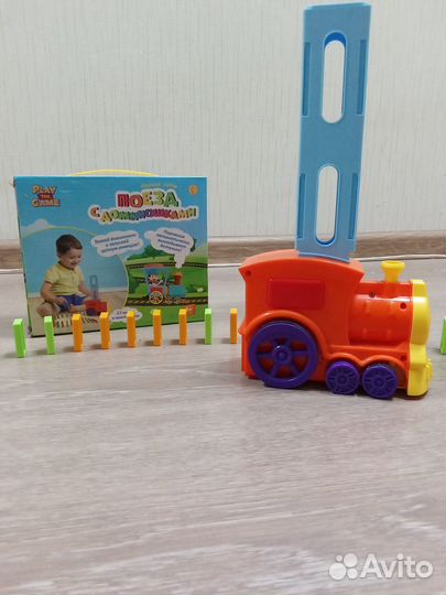 Игрушка поезд на батарейках