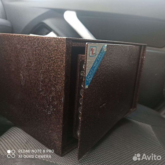 Сейф металлический