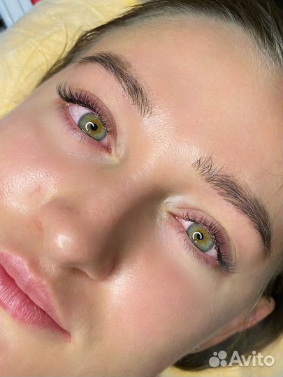 Наращивание ресниц и оформление бровей