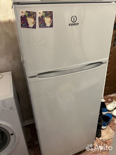 Холодильник indesit st145028