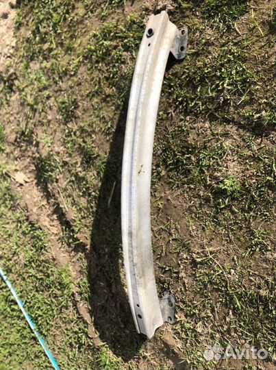 Усилитель бампера audi Q7 задний 4L