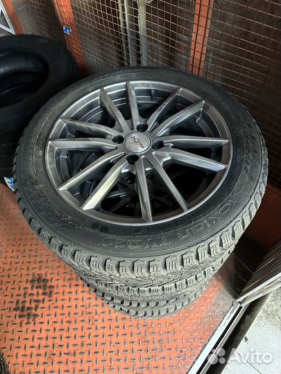 Продается зимниие колеса резина Нокиа с дисками