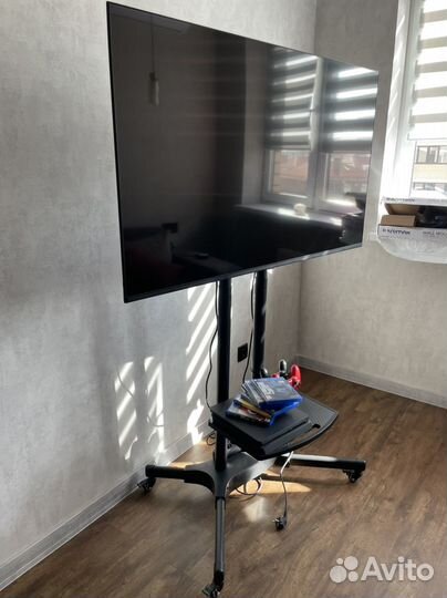 Стойка для телевизора на колесах