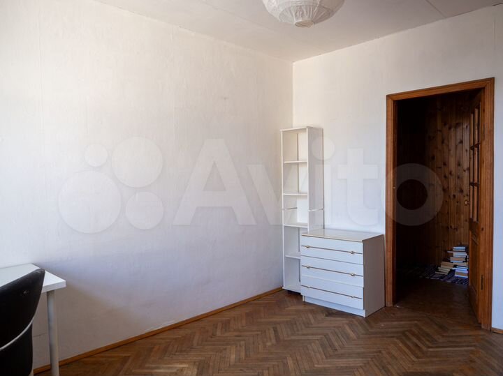 Комната 12 м² в 3-к., 8/8 эт.