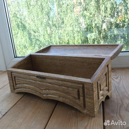 Деревянная шкатулка