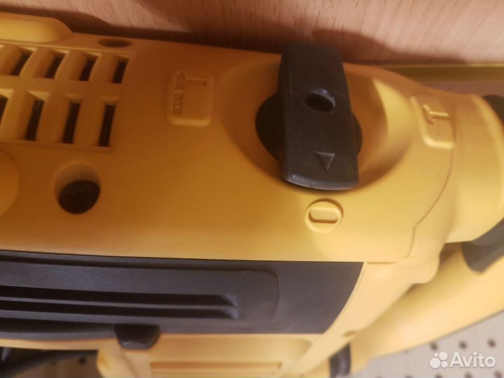 Перфоратор DeWalt D 25601 SDS MAX