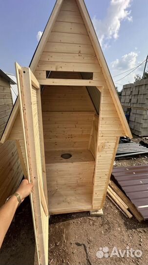 Туалет треугольный двускатный в наличии