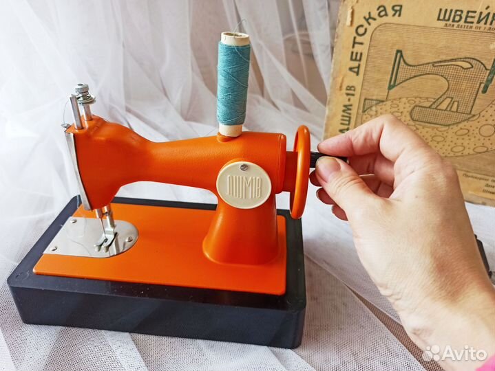 Детская швейная машинка СССР