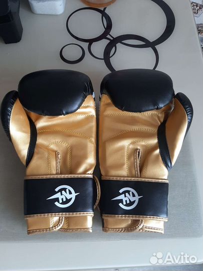 Боксерские перчатки 14oz