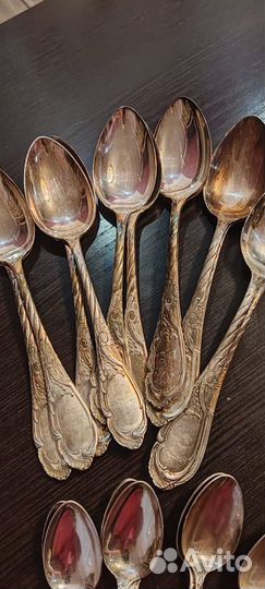 Столовые посеребренные предметы на 12 персон