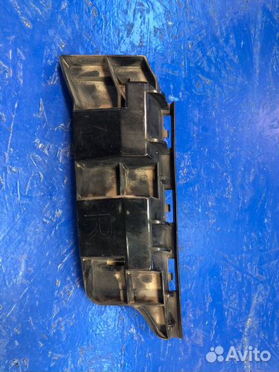 Кронштеин бампера задний правый Mercedes-Benz