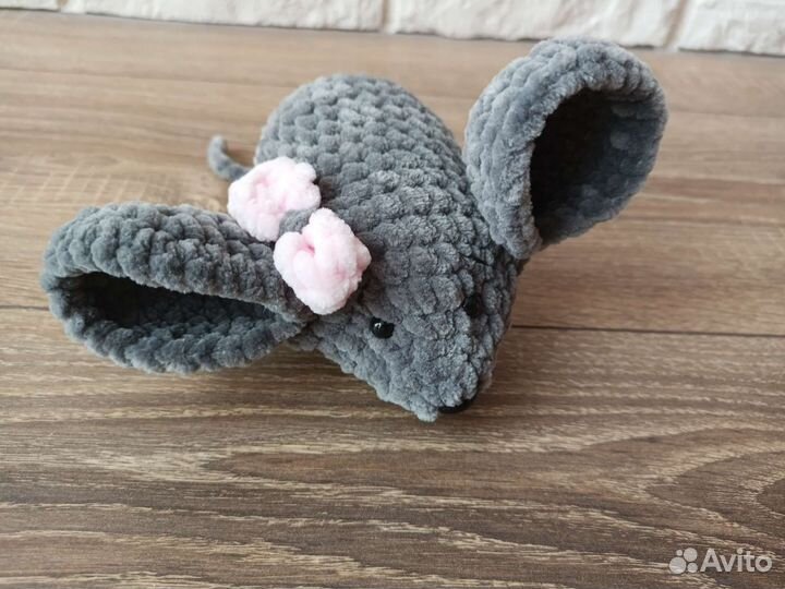Вязаная игрушка мышка