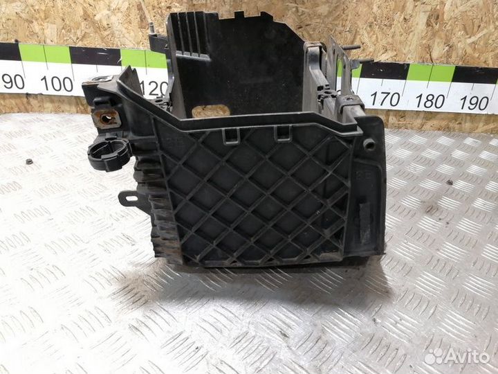 Крепление аккумулятора Renault Fluence 2010 2017