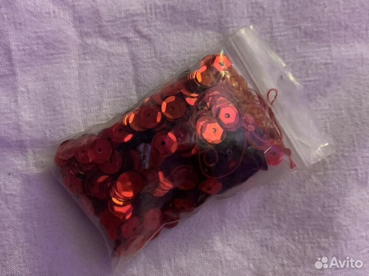 Красные золотые желтые пайетки вышивание