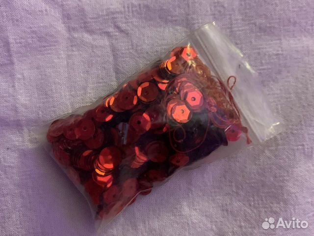 Красные золотые желтые пайетки вышивание