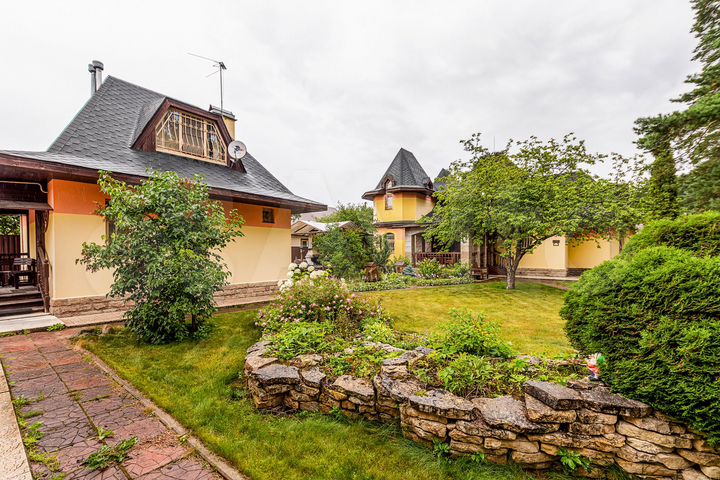 Дом 198,4 м² на участке 15 сот.