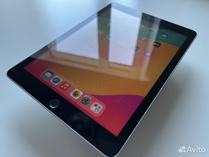 iPad 9.7” 6 поколения Wi-Fi 32GB Space Gray