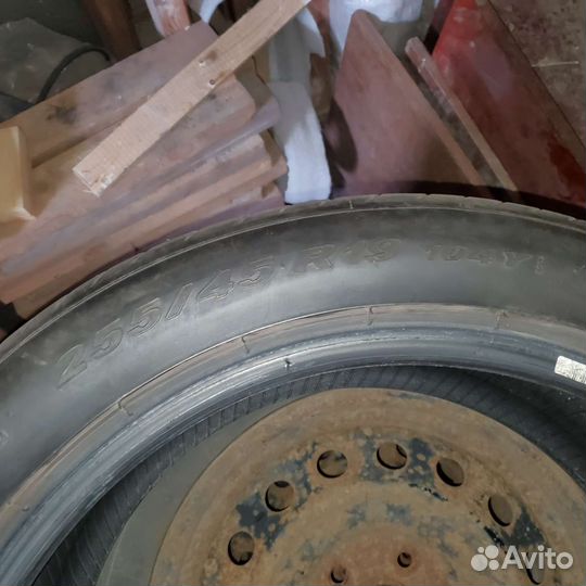 Pirelli P Zero 255/45 R19