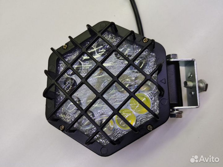 Прожектор светодиодный 16 led/48W с решёткой