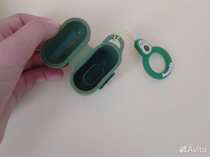 Продам чехол от Airpods