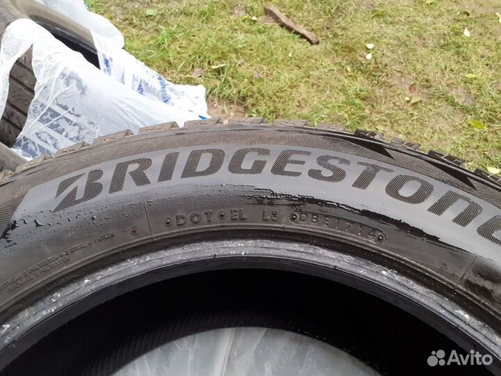 Bridgestone Blizzak DM-V2 235/65 R17